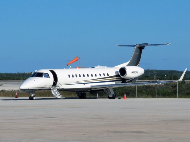 Embraer ERJ-135 (N925FL)