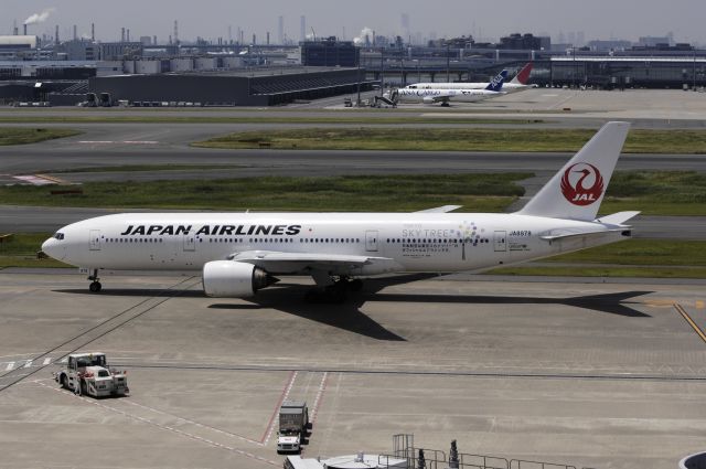 Boeing 777-200 (JA8978) - Taxing at Haneda Intl Airport on 2012/06/26