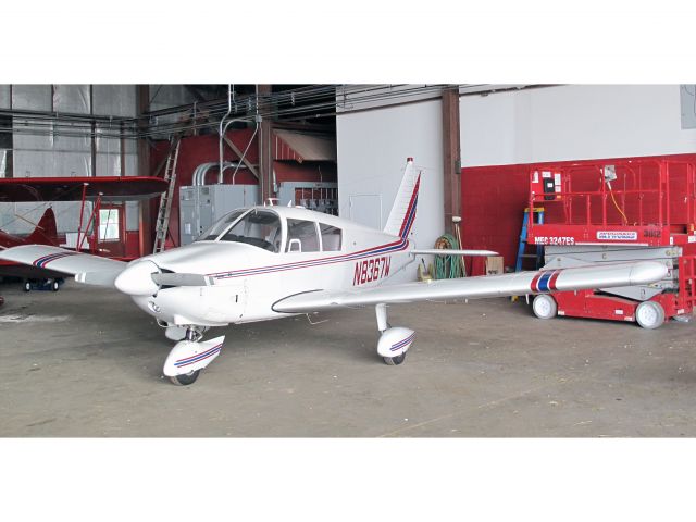 Piper Cherokee (N8367W) - A 1965 model - looks good!