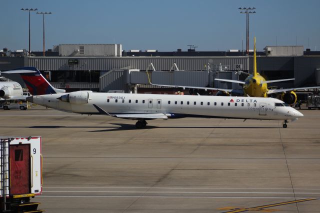Canadair Regional Jet CRJ-900 (N183GJ)