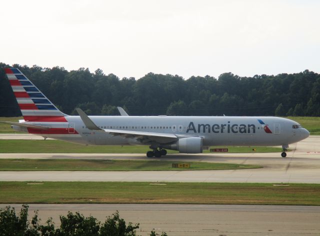 BOEING 767-300 (N390AA)