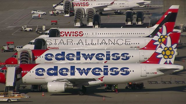 Airbus A320 (HB-IJW) - waiting to fly towards Tenerife GCTS