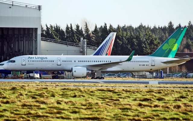 EI-LBR — - aer lingus 757-200 ei-lbr at shannon,not a great paint job.31/1/14.