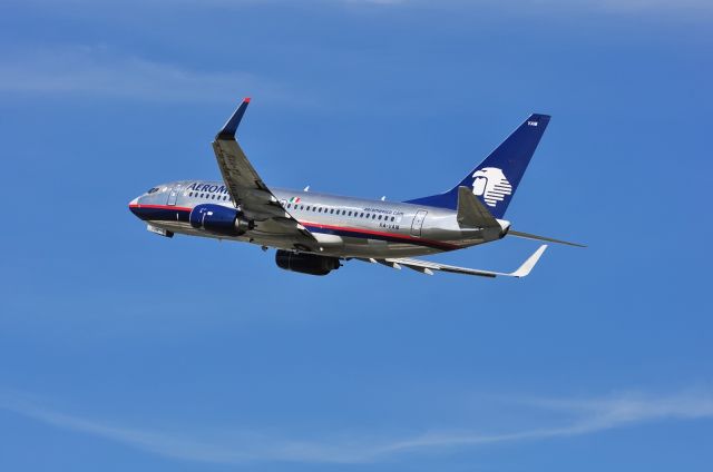 Boeing 737-700 (XA-VAM)