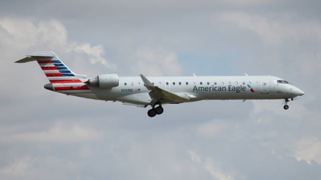 Canadair Regional Jet CRJ-700 (N761ND) - Coming in for a landing, as seen from Founder's Plaza.