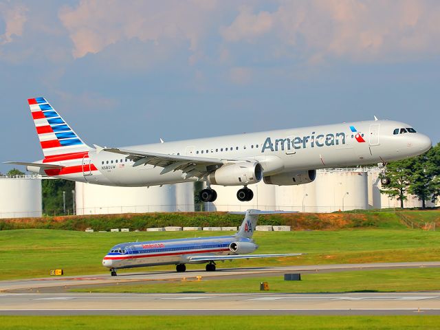 Airbus A321 (N580UW) - American A321 on short final as a company Mad Dog awaits for the active. As seen in Charlotte 15Aug2014