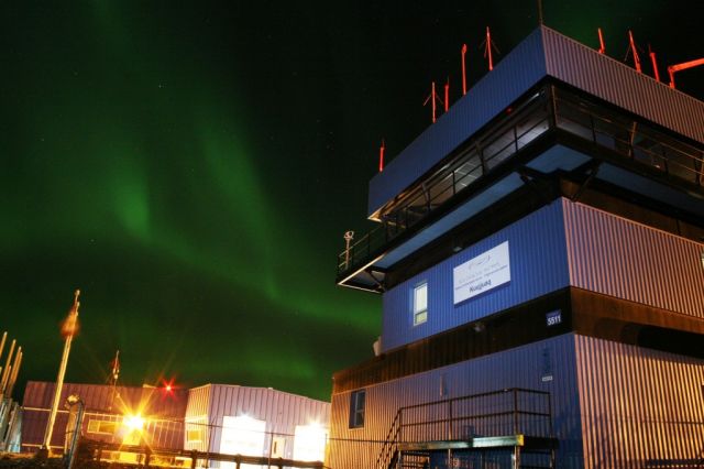 — — - Nav Canada FSS - Public side - Northern Lights