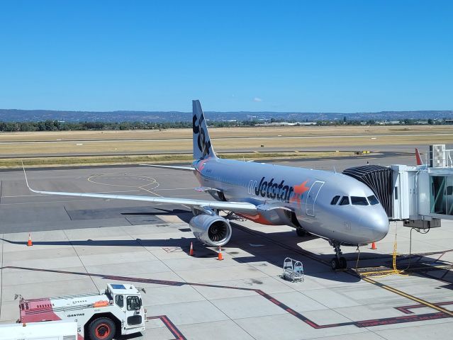 Airbus A320 (VH-VFV)