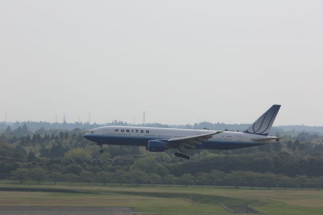 Boeing 777-200 (N795UA)