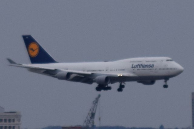 Boeing 747-200 —