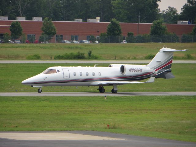 Learjet 60 (ELJ862) - Taxiing to the terminal at Richmond Executive (FCI)