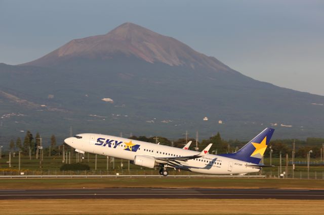 Boeing 737-800 (JA73NF)