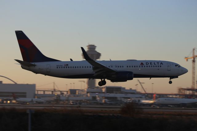 Boeing 737-800 (N3756)