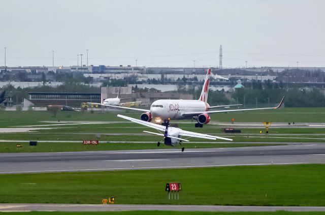 Cessna Caravan (C-FEXB) - FedEx C-FEXB Cessna 208 Caravan land in a stunning way.