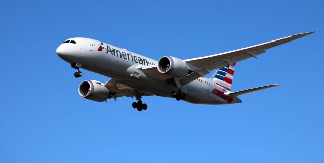 Boeing 787-8 (N872AN) - On final is this 2020 American Airlines Boeing Dreamliner 787-8 from the Winter of 2021.