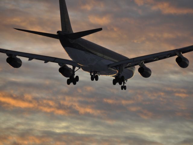 Airbus A340-200 (JY-AIA)