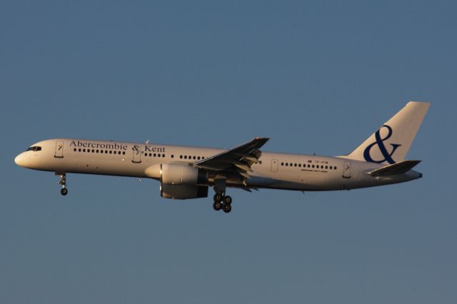 Boeing 757-200 (TF-FIW) - Arriving to Boston Logan from Shannon just before sunset on 11/03/2019.