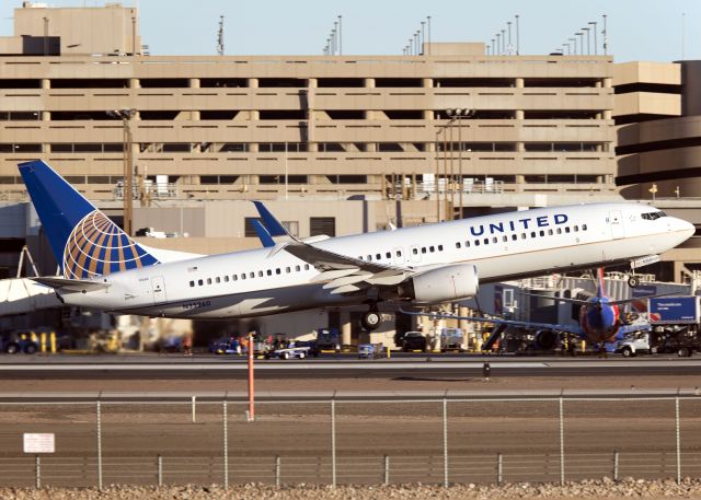 Boeing 737-800 (N35260)