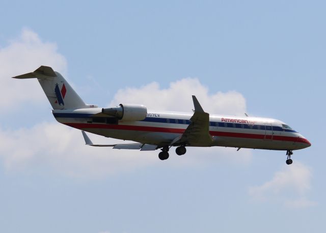 Canadair Regional Jet CRJ-200 (N907EV) - Shreveport Regional.