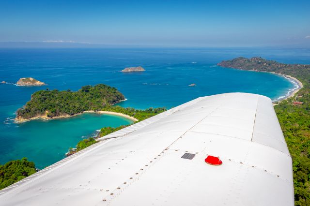 Piper Cherokee (TI-BEX) - Flying over Manuel Antonio National Park