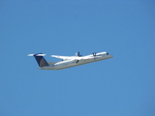 de Havilland Dash 8-400 (N203WQ)