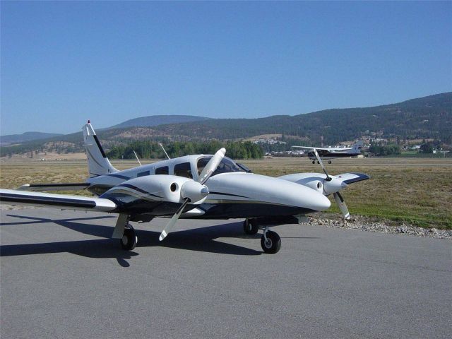 Piper Seneca (C-GZOR)