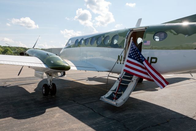 Beechcraft Super King Air 350 (N820UP) -  Wheels Up's special livery for Tragedy Assistance Program for Survivors (TAPS)