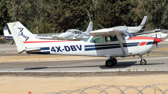 Cessna Skyhawk (4X-DBV) - 02/06/2025:br /Delta-Bravo-Victor turn to runway 28 for a take-off.