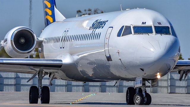 Fokker 100 (VH-XKM)