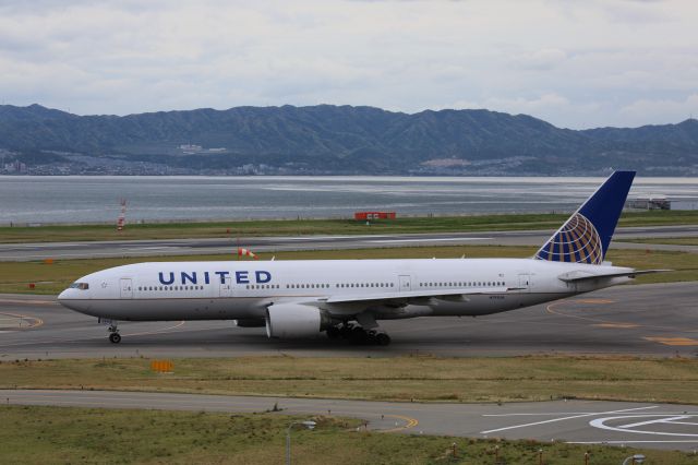 Boeing 777-200 (N793UA)