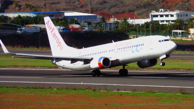 Boeing 737-700 (EC-LUT)