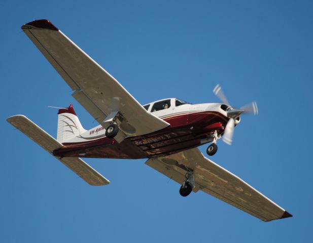 Piper Cherokee Arrow (VH-RMW)