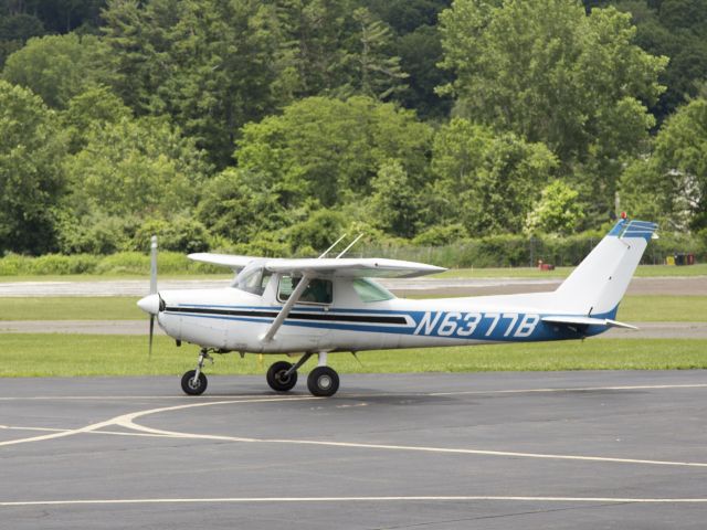 Cessna 152 (N6377B) - Training fleet at Arrow Aviation (203) 744-5010. Taxing in after a training flight, 17 June 2015