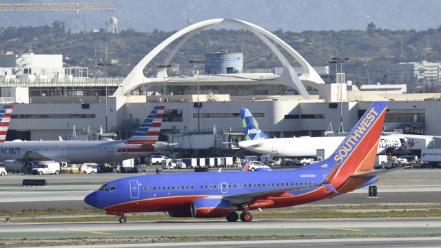 Boeing 737-700 (N269SW) - Taxiing to gate after arriving at LAX on 25L