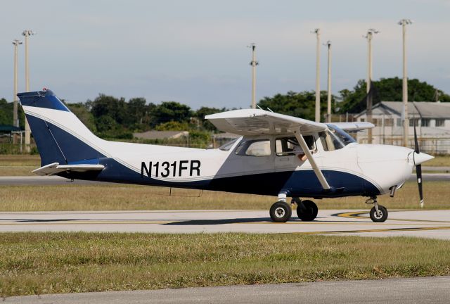 Cessna Skyhawk (N131FR)