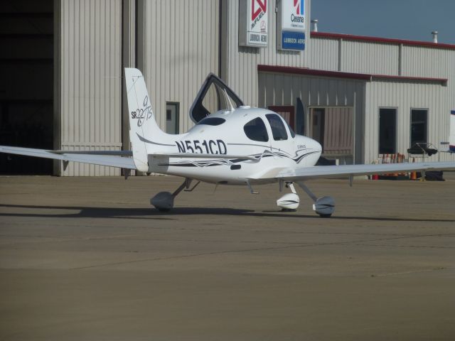 Cirrus SR-22 (N551CD)