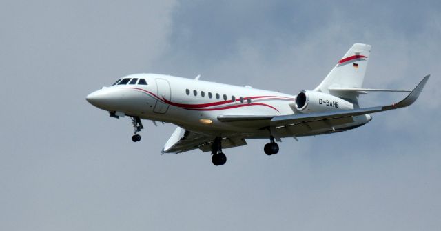 Dassault Falcon 2000 (D-BAHB) - On short final is this 2012 Dassault Falcon 2000LX in the Summer of 2022.