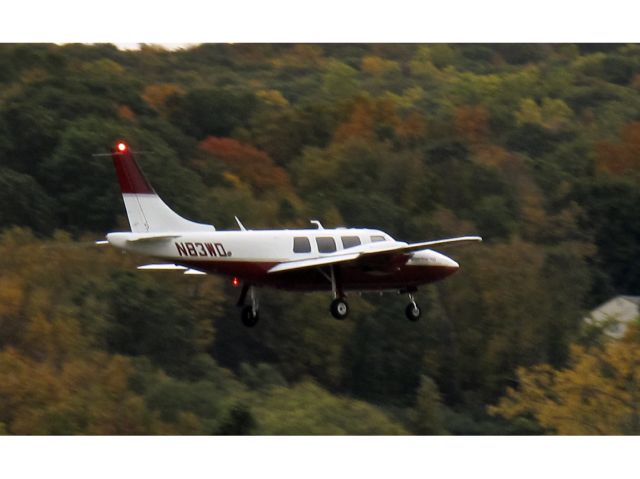 Piper Aerostar (N83WD) - Landing RW26.