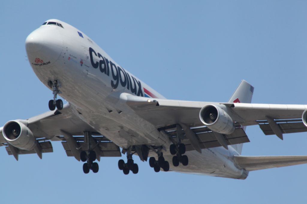 Boeing 747-400 (LX-YCV)