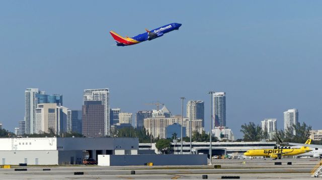 Boeing 737-700 —