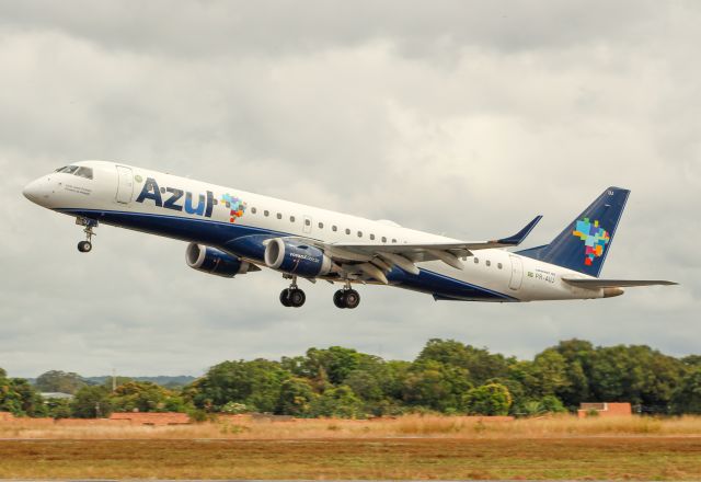 Embraer ERJ-190 (PR-AUJ)