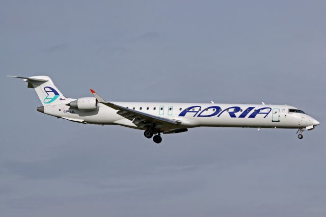 Canadair Regional Jet CRJ-900 (S5-AAL)