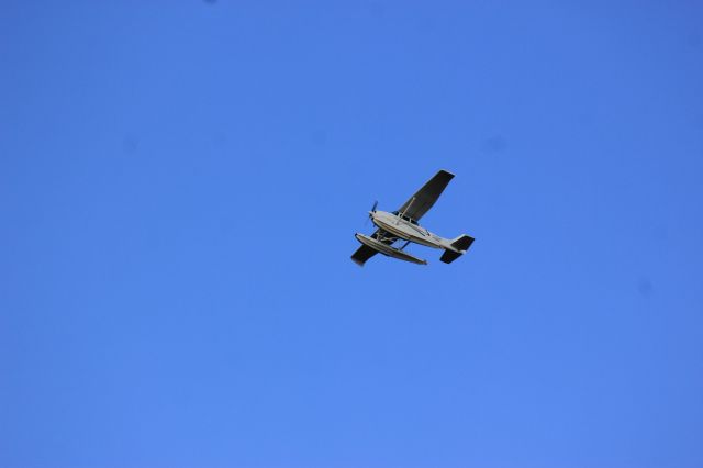 Cessna Skyhawk (C-GUGT) - C-GUGT Cessna Skyhawk 172 Dorval Aviation INC. en vol au dessus de Lavaltrie QC. le 21-07-2020 à 18:30