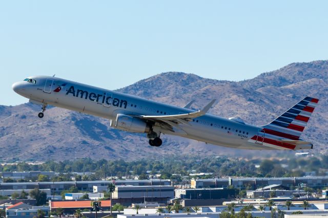 Airbus A321 (N124AA) - American Airlines A321 taking off from PHX on 9/17/22. Taken with a Canon 850D and a Canon EF 70-200mm f/2.8L IS II USM lens. 