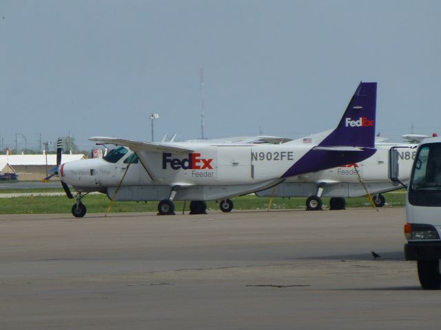 Cessna Caravan (N902FE)