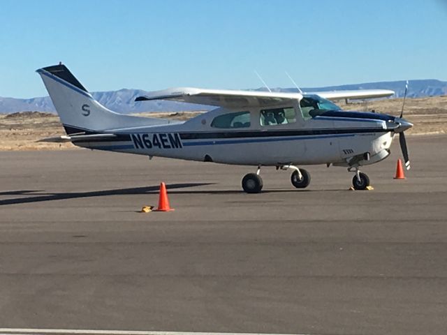 Cessna Centurion (N64EM)