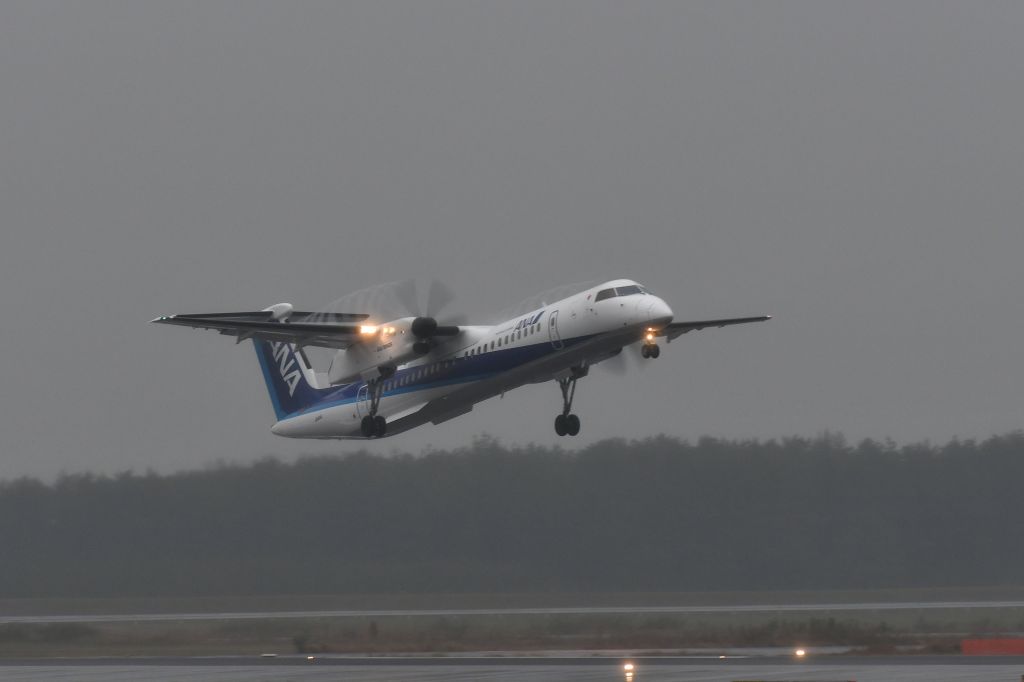 de Havilland Dash 8-400 (JA855A)