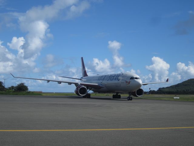 Airbus A330-300 (G-VGEM)