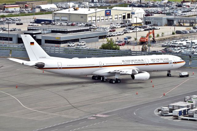 Airbus A340-300 (N1602)