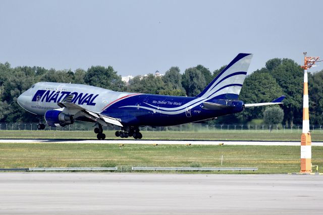 Boeing 747-400 (N919CA)